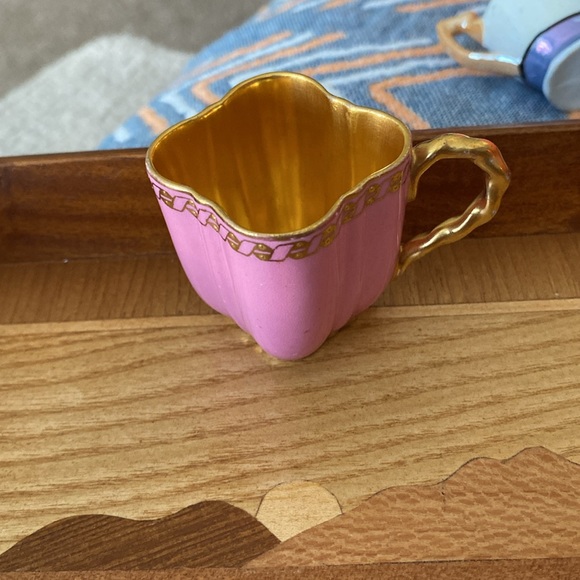 Small ANTIQUE demitasse cup, made in England by Coalport. Beautiful Pink & Gold - Picture 1 of 6